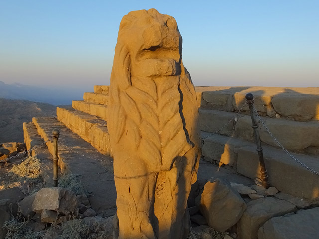 Turquie - Nemrut Dag - table des Sacrifices