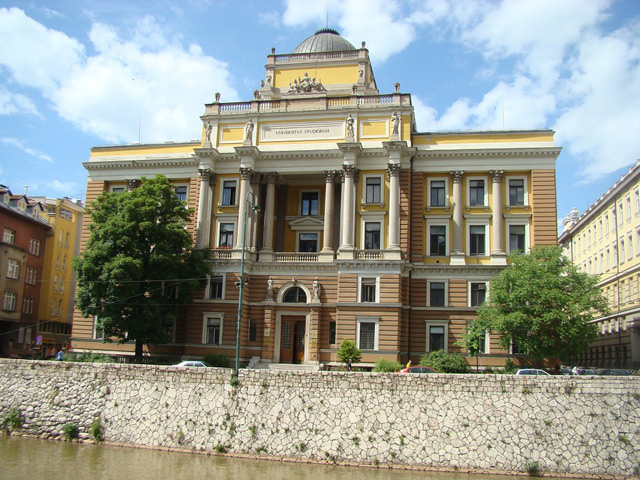 Bosnie-Herzégovine - Sarajevo,  une ville qui renait de ses cendres 