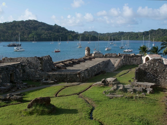 Panama - Des canons gardent  Portobelo