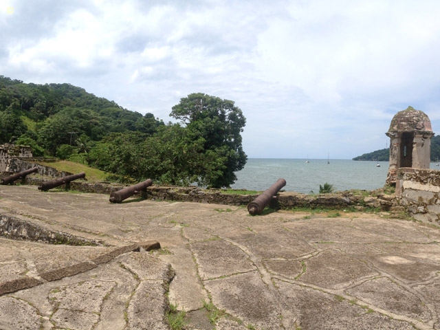 Panama - Des canons gardent  Portobelo